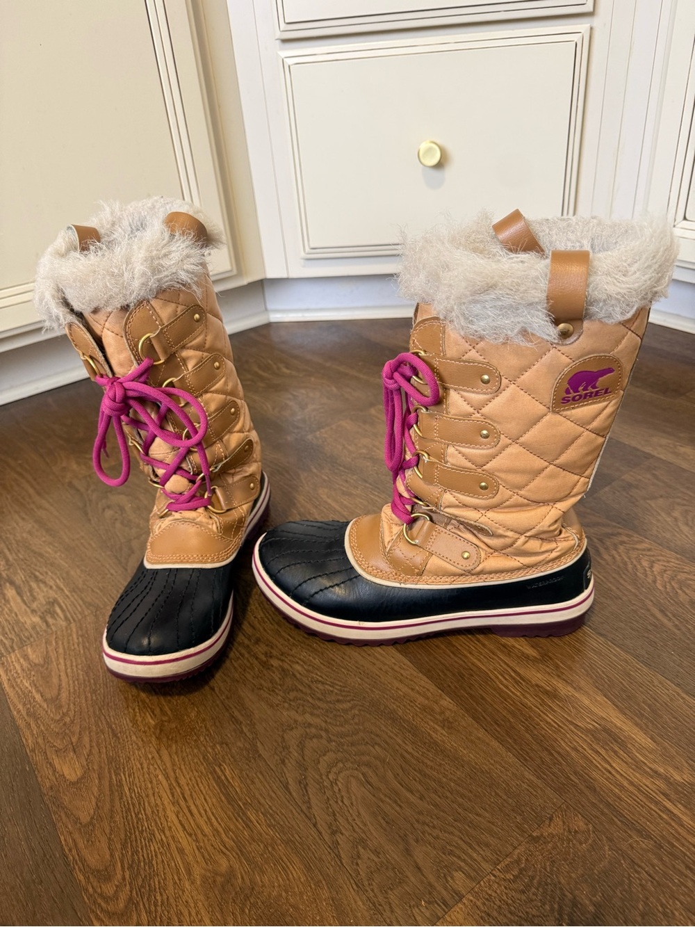 Sorel Joan of Arctic Waterproof Boot - Women’s Size 9